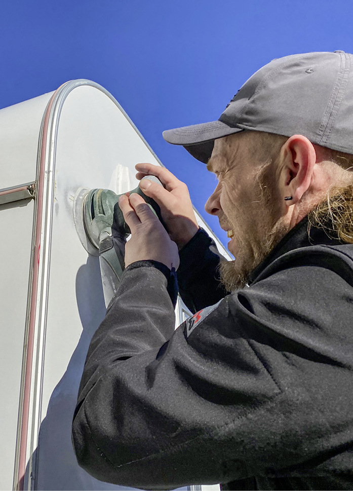 Spachteln, spachteln, spachteln. Und schleifen, schleifen, schleifen.