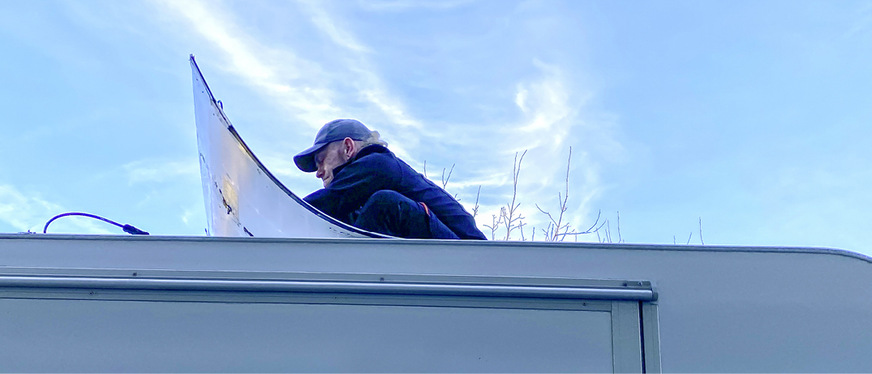 Wir machen es komplett und nehmen die defekten PV-Module runter.