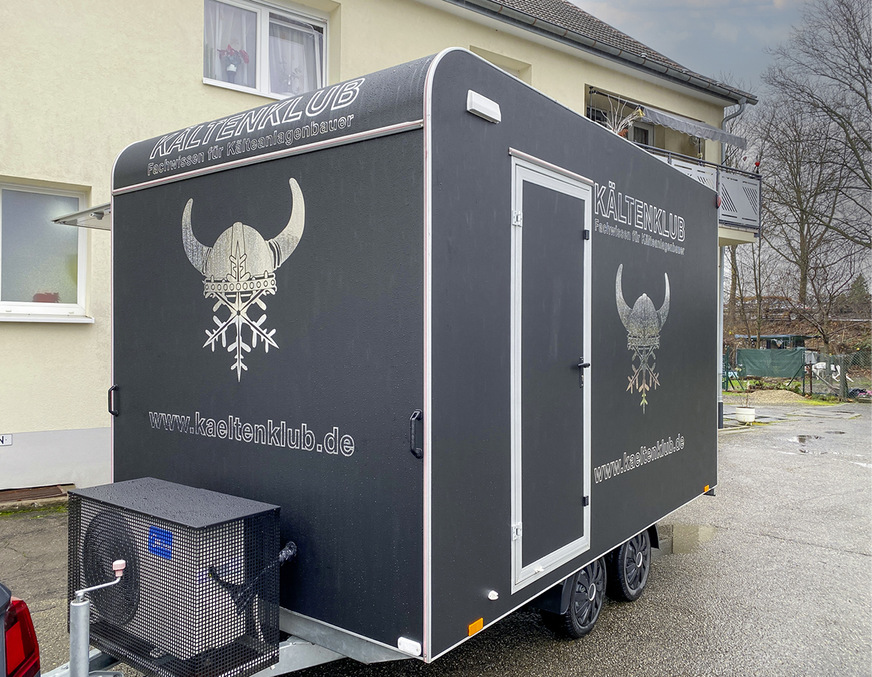 Fast fertig steht er wieder bei Wolle im Hof. U.a. müssen noch die Luftdurchlässe schwarz lackiert werden.