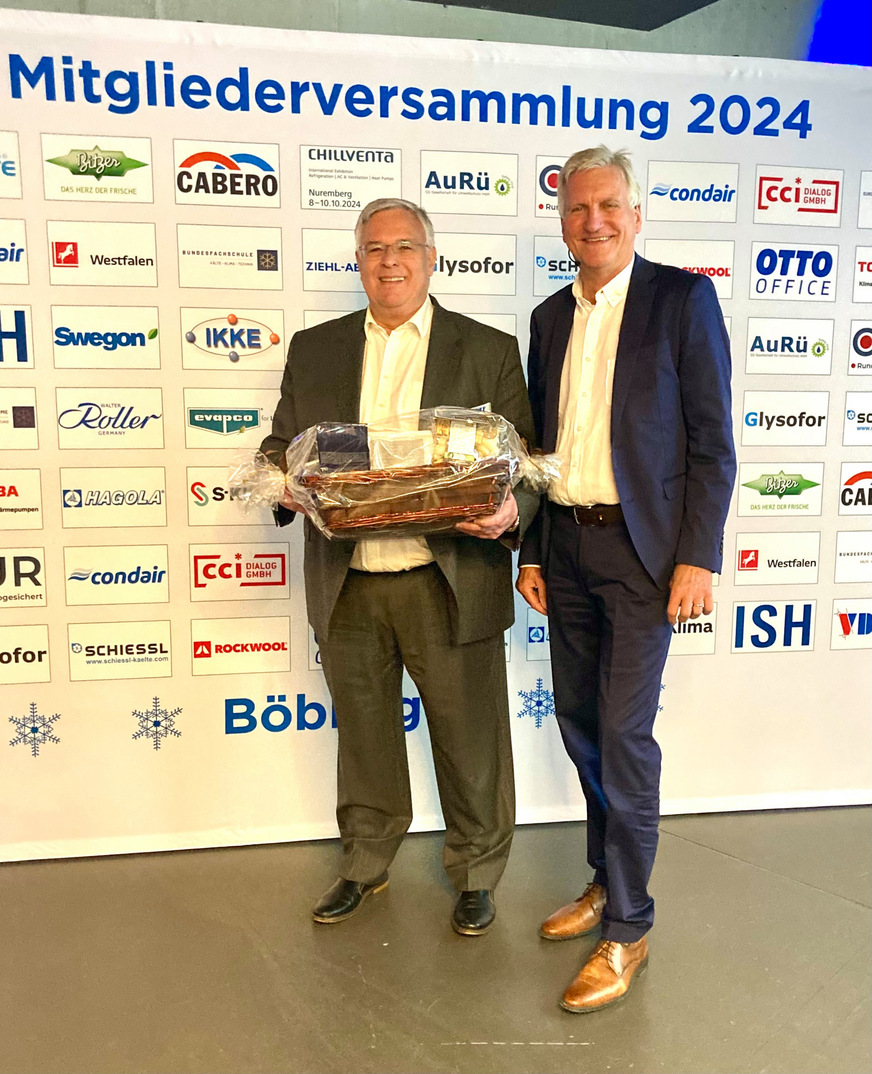 Norbert Hengstermann (rechts) gratuliert dem alten und neuen VDKF-Präsident Karl-Heinz Thielmann zur Wiederwahl.