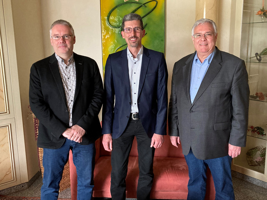 Wiederwahl des ÜWG-Vorstands, v.l.n.r. Olaf Baus (stellv. ÜWG-Vorsitzender), Thomas Kleinehr (Vorsitzender), Karl-Heinz Thielmann (ÜWG-Geschäftsführer)