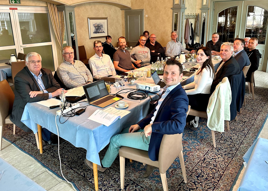 Teilnehmer der ÜWG-Mitgliederversammlung in Wachtberg