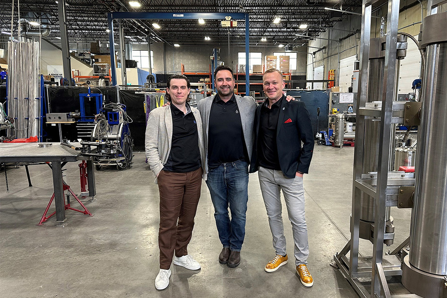 KKVB Group-Geschäftsführer Michael Millbrodt (links), Vitalis-Präsident James Seabrook (Mitte) und TeKo-Geschäftsführer Andreas Meier