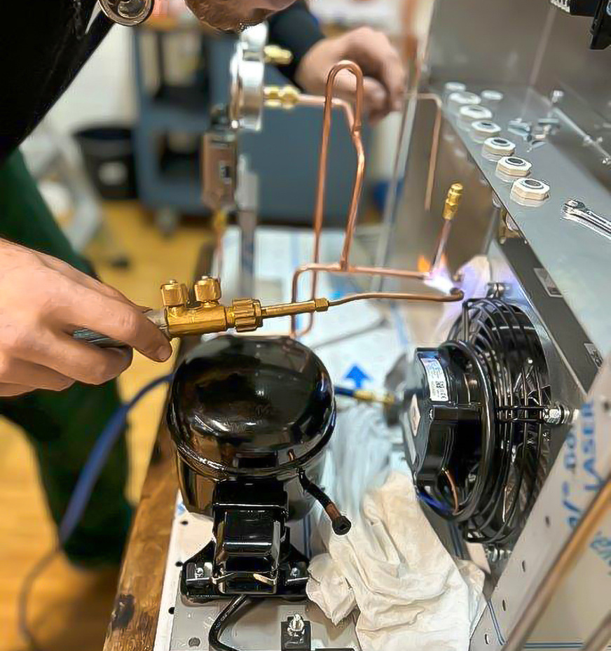 Bau einer Propananlage bei der praktischen Gesellenprüfung an der Bundesfachschule in Leonberg