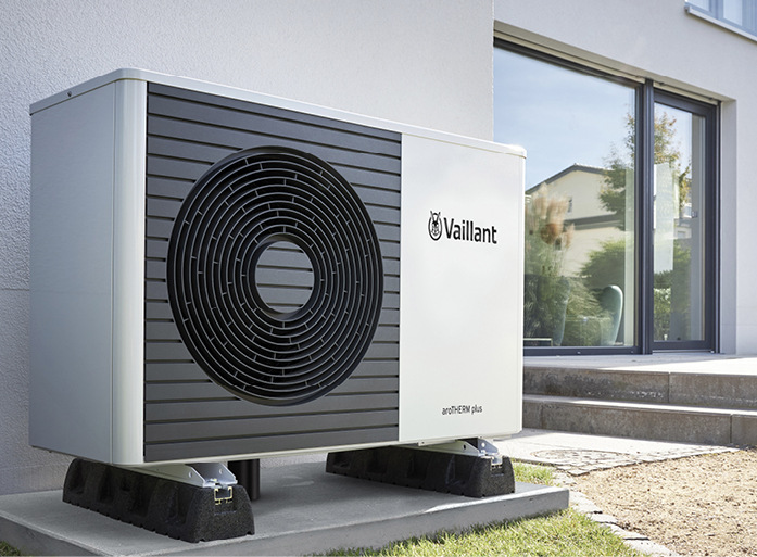 Die 2020 vorgestellte Wärmepumpe aroTherm plus war eine der ersten, die mit R290 arbeitete.