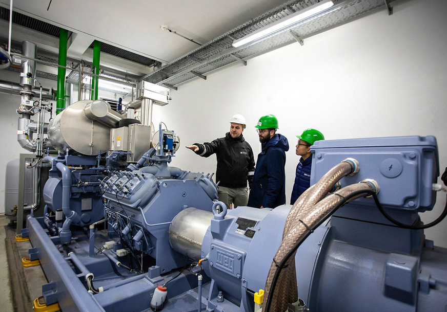 Die Wärmepumpen RedGenium von GEA werden wegen ihrer höheren Zieltemperatur und ihres optimierten Leistungsbereichs für industrielle Anwendungen eingesetzt, bei denen Prozesswärme für Nahversorgungs- oder Fernwärmenetze benötigt wird.