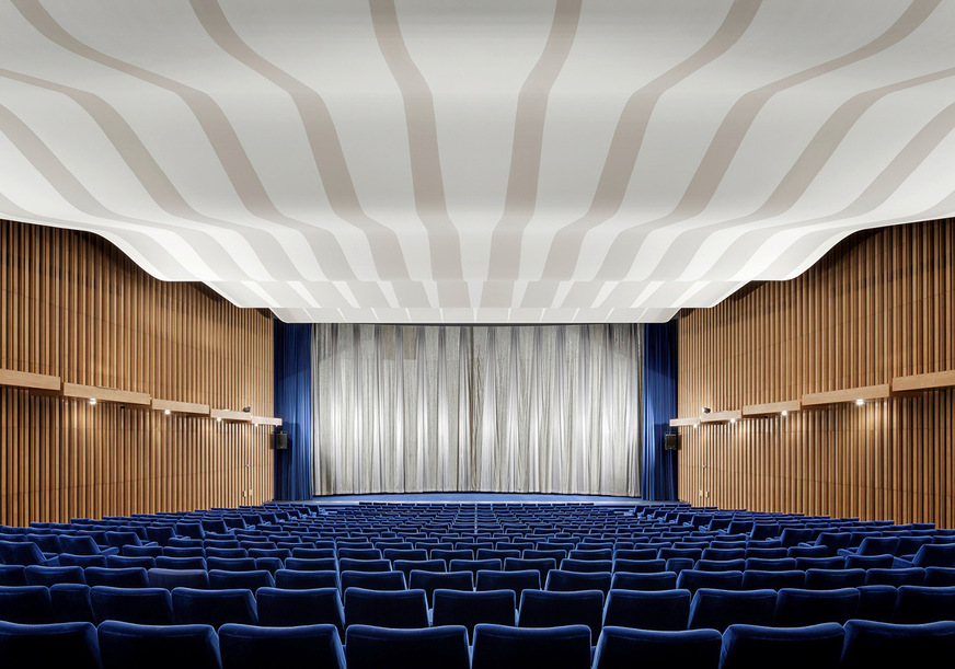 Im großen Kinosaal werden Luftauslässe Induquell DIV von Kiefer Klimatechnik künftig für ein komfortables Filmerlebnis sorgen.