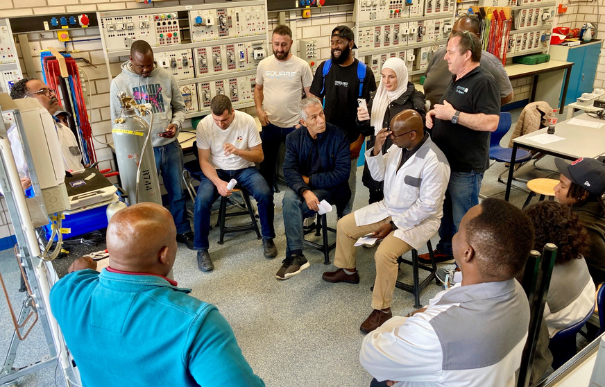 BFS-Dozent Reiner Mayers erklärt die Besonderheiten beim Umgang mit einer CO2-Kälteanlage