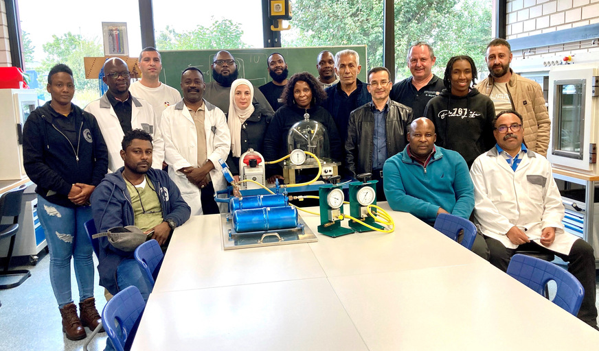 Teilnehmerinnen und Teilnehmer des Cool Training-Programms an der Bundesfachschule in Maintal