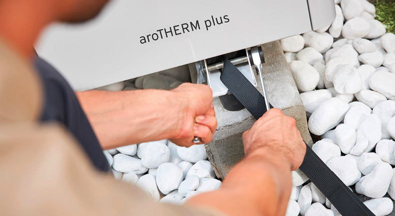 Bei entsprechenden Außenbedingungen können innerhalb 2 min rund 15 l Kondensat anfallen. Deswegen sind die Vorbereitung des Bodens und ein Kondensatablaufrohr von enormer Bedeutung.