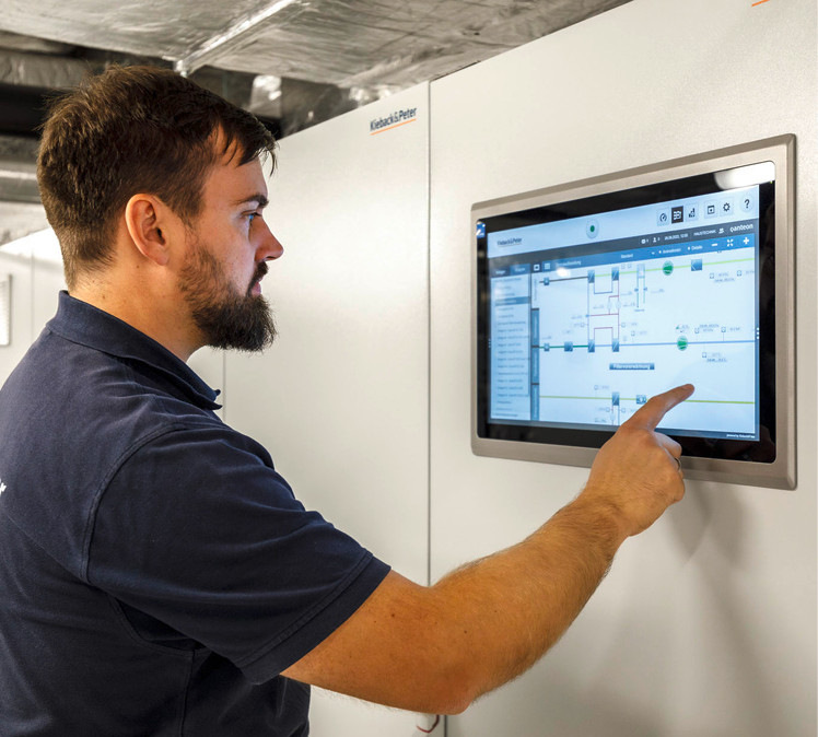 Mit dem BMS Qanteon können übersichtlich alle Energieflüsse und Betriebszustände abgelesen und Parameter angepasst werden.