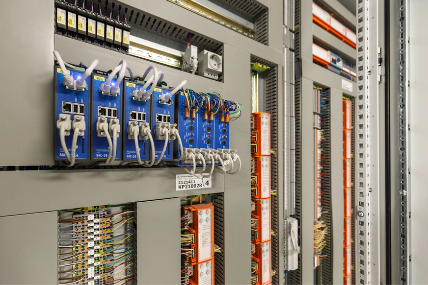 Im Kinderzentrum sorgt die Gebäudeautomation zusammen mit dem Agnosys Fire Safety System für eine hohe Sicherheitsstufe im Bereich Brandschutz. Die Agnosys BSK-Module und BSK-Buscontroller kommunizieren über ein spezielles Ringbussystem, das per BACnet/IP an das Gebäudeautomationssystem angebunden ist.