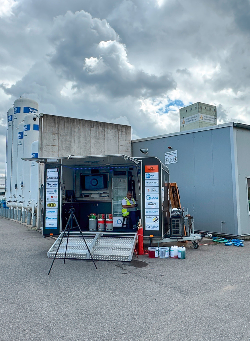 In Würzburg haben wir bei Tyczka Air Gases den Hänger aufgebaut und Videos gedreht.