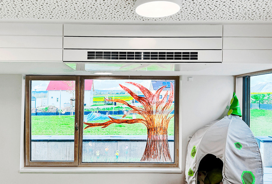 Die dezentralen Lüftungsgeräte Duplex Vent von Airflow sind selbst im Vollbetrieb so leise, dass die Kinder der Kinderkrippe beim Spielen oder Mittagsschlaf nicht gestört werden.