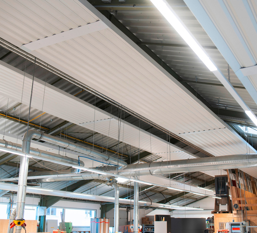 Wegen ihres geringen Gewichts sind die Frenger-Deckenstrahlplatten für Modernisierungen gut geeignet: Dachflächen werden mit lediglich etwa 3 bis 4 kg/m² belastet.