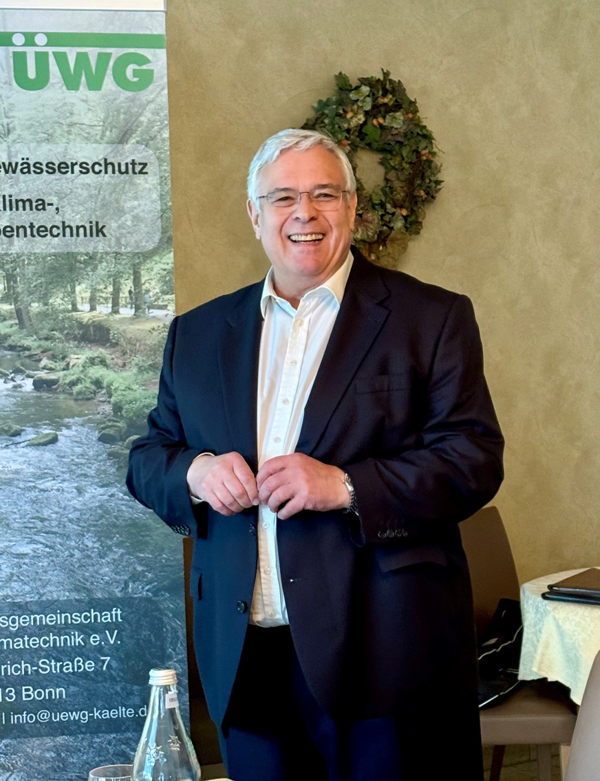 ÜWG-Geschäftsführer Karl-Heinz Thielmann berichtete über die Aktivitäten des vergangenen Geschäftsjahrs