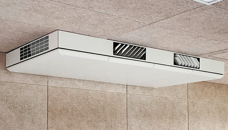 In den 49 Klassen- und Fachräumen der neuen Schule sorgen die an der Decke montierten, platzsparenden und leisen dezentralen Lüftungsgeräte Duplex Vent S 1000 für eine konstante und energiesparende Frischluftzufuhr.