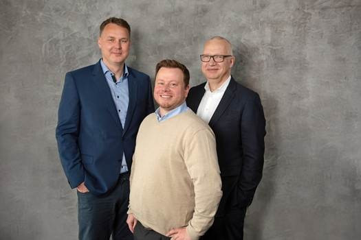 (v.l.n.r.): Chris Schumann (Gesamtverantwortlicher Anlagenbau), Chris Clausen (Standortleitung Börnsen, Gesamtverantwortung Service), Stephan Possekel (Co-Geschäftsführer Dussmann Technical Solutions)