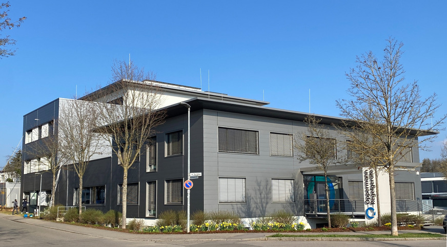 Unternehmenszentrale in Leinfelden-Echterdingen mit Erweiterungsbau im Hintergrund