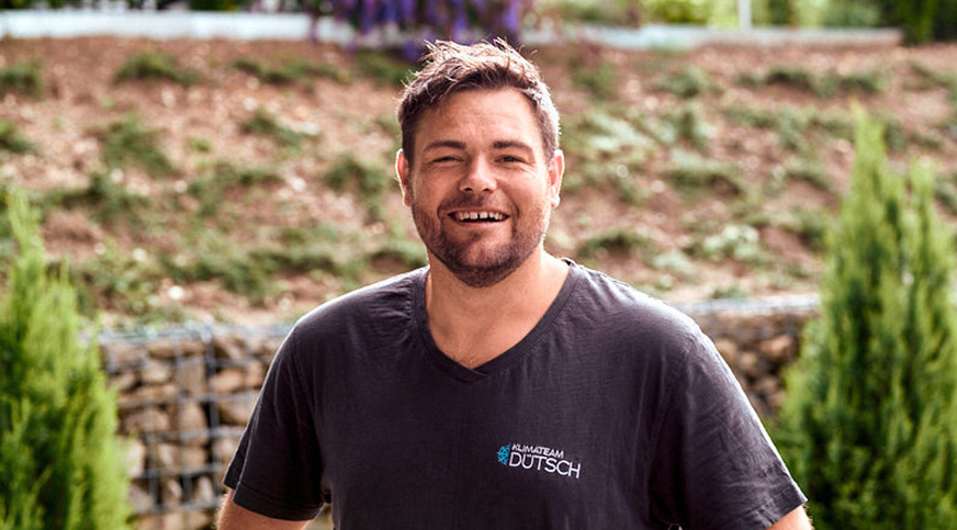 Manuel Dütsch, Inhaber vom Klimateam Dütsch, erhält immer mehr Anfragen von Kunden, die eine Luft-Luft-Wärmepumpe zur Ergänzung und Entlastung der fossilen Heizung Nachrüsten möchten