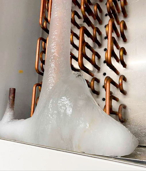 Rücklaufendes Kältemittel aufgrund fehlender Überbögen in der Saugleitung