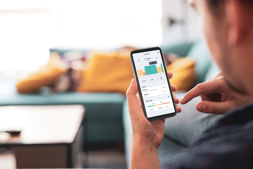 Aidoo Pro kommuniziert direkt mit dem Stromnetz, senkt in Phasen hoher Nachfrage den Energiebedarf oder nutzt gezielt Stromüberschüsse.