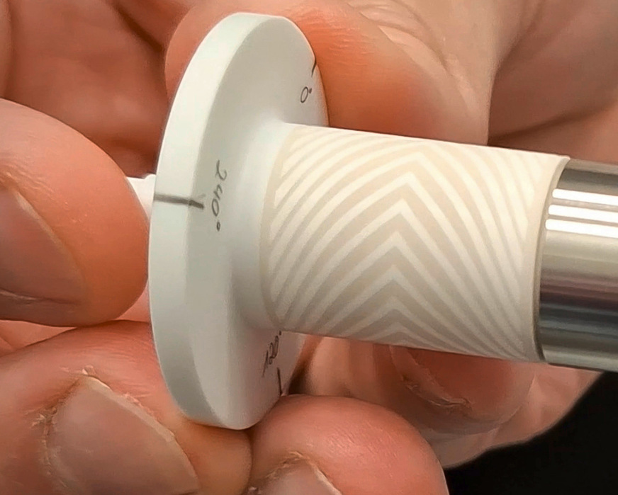 Die Beschichtung in Rillenform leitet das Kältemittel in einen konzentrierten Bereich. Dadurch bildet sich das Gaslager.