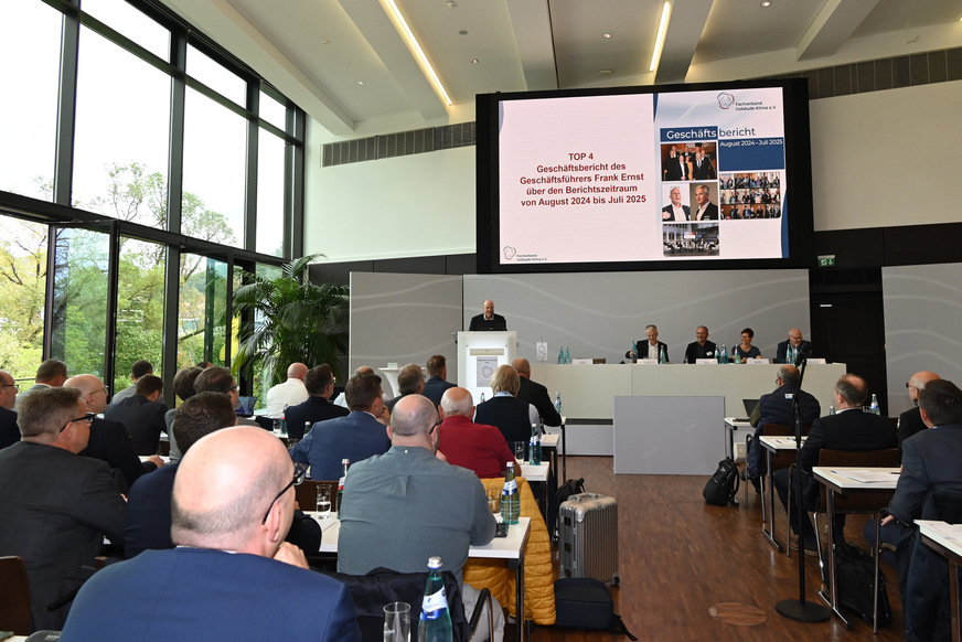 FGK-Geschäftsführer Frank Ernst stellte Aktivitäten der vergangenen Monatevor und gab einen Ausblick auf Pläne für das Geschäftsjahr 2025/2026.