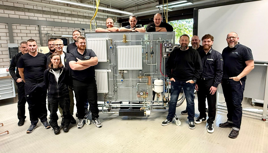 Die Lehrkräfte der Bundesfachschule sind jetzt fit für die Hydraulik