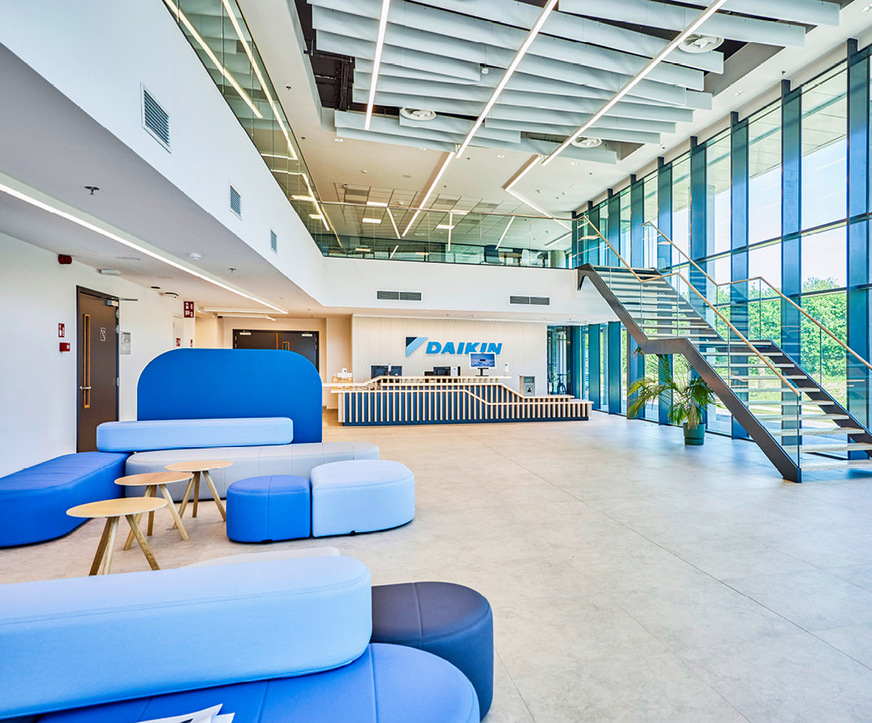 Die im EDC installierte Gebäudetechnik versorgt nicht nur das Gebäude, sondern demonstriert zugleich die Möglichkeiten moderner Wärmepumpen-, Klima-, Lüftungs- und Kältetechnik.