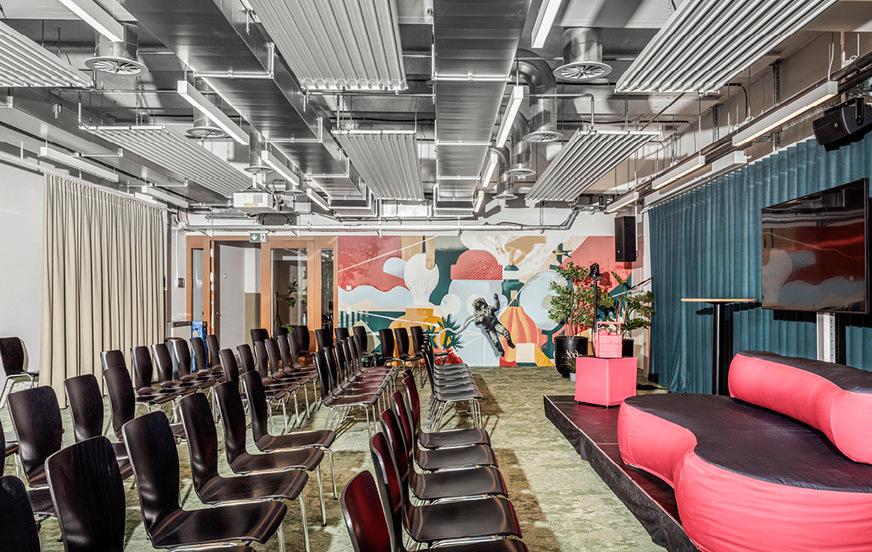 Wegen des Strahlungsprinzips der Deckenstrahlplatten kann in den Eventräumen des ZID mit einem niedrigen Energieeinsatz gearbeitet werden.