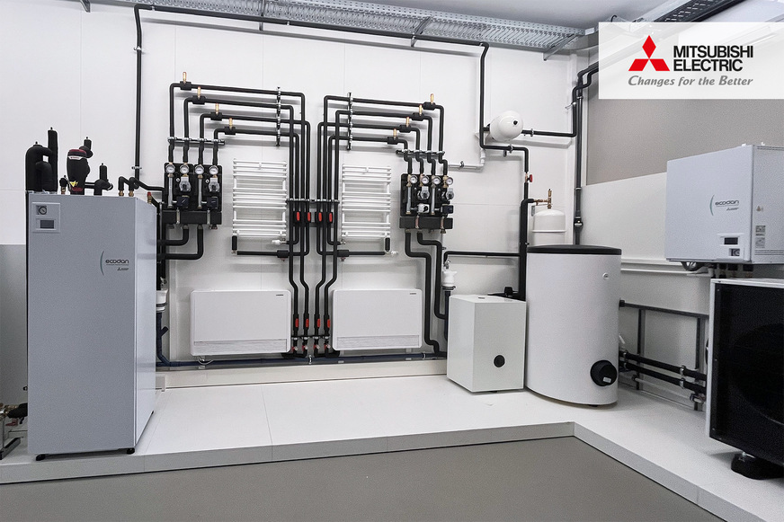 Vom Pufferspeicher über i-Life 2 Slim bis hin zur Regelung: Im neuen Schulungszentrum von Mitsubishi Electric sind die Wärmepumpen als Komplettsystem aufgebaut, sodass Monteure sich optimal auf den Praxiseinsatz vorbereiten können