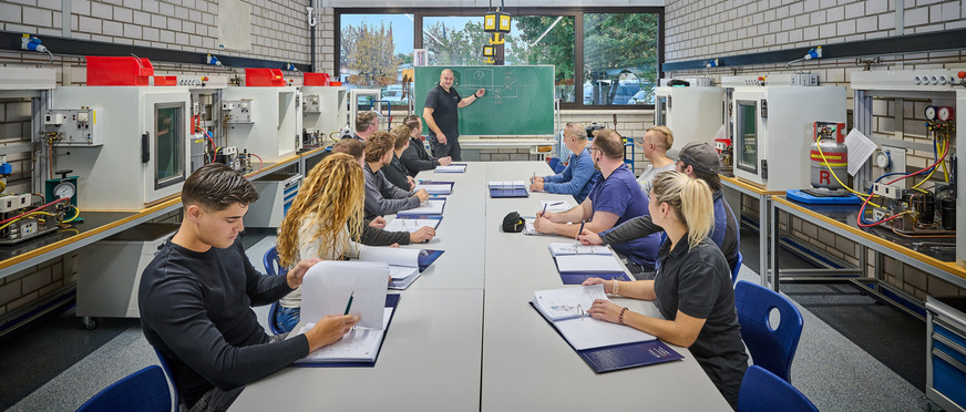 Präsenzschulungen oder Online-Auffrischungskurse: Die Bundesfachschule Kälte-Klima-Technik ist auf die neuen Anforderungen und Inhalte für Sachkundebescheinigungen vorbereitet.