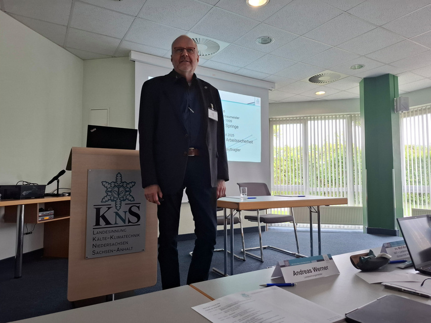 Jürgen Heile eröffnete die Veranstaltung mit einem Überblick über die neue Chemikalien-Klimaschutzverordnung und die künftigen Anforderungen an Zertifikate und Auffrischungskurse.