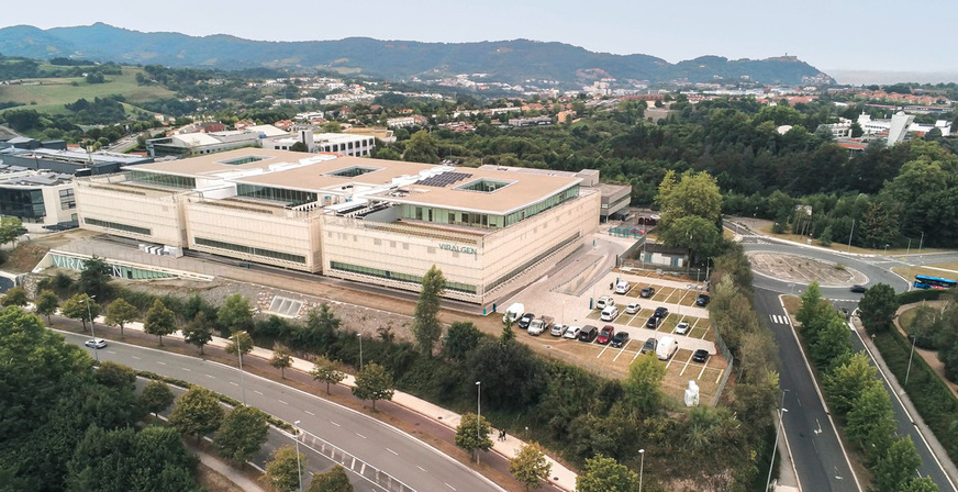 Viralgen in San Sebastián investiert seit 2017 in&nbsp;Labor- und Produktionsflächen für die klinische und kommerzielle Gentherapeutika-Produktion, die zukünftig nahezu 350.000 m² umfassen werden.