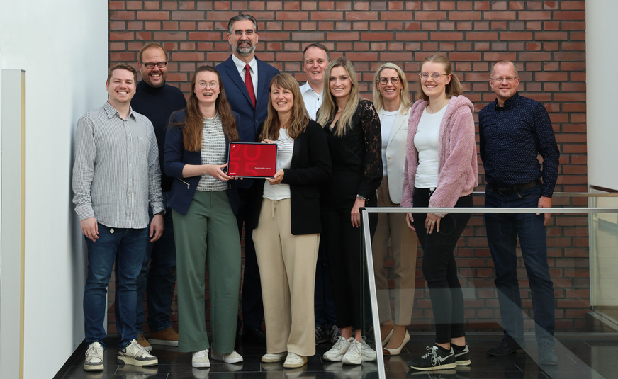 CEO Dr. Thomas Perkmann mit den Kolleginnen und Kollegen aus dem Nachhaltigkeitsteam der Westfalen-Gruppe.