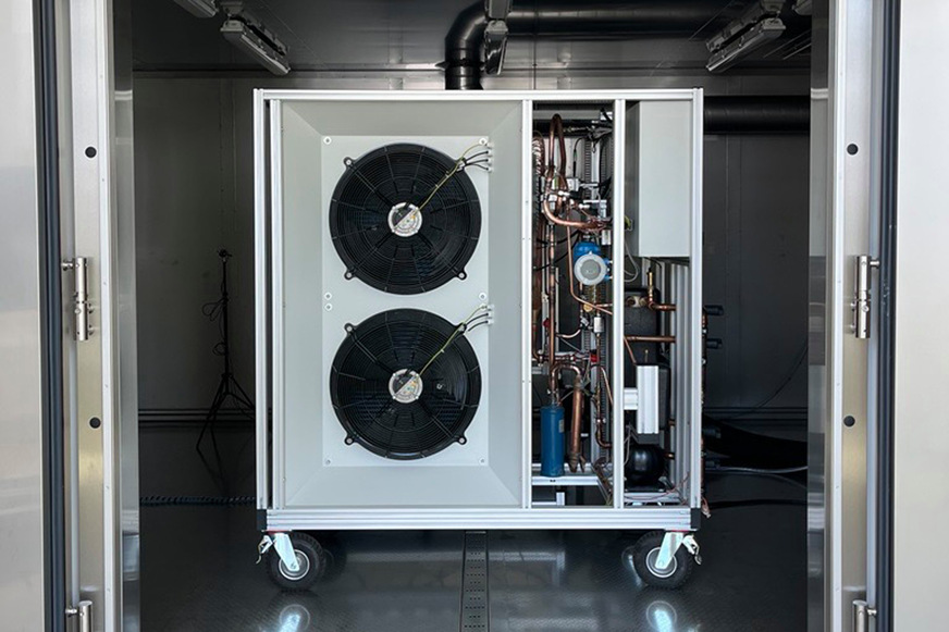 Wärmepumpen-Demonstrator von ebm papst: Der Demonstrator verbindet Ventilator, Verdampfer, ölfreien Kältekreis mit High Speed-Turboverdichter und Elektronik zu einem integrierten Gesamtkonzept.