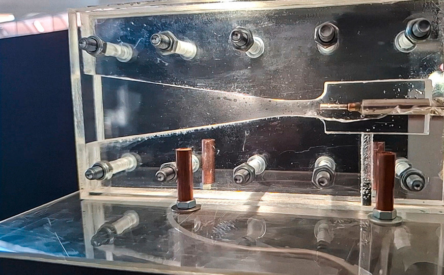 Das Ejektor-Prinzip lässt sich hier am Modell mit Wasser als Medium gut erklären.