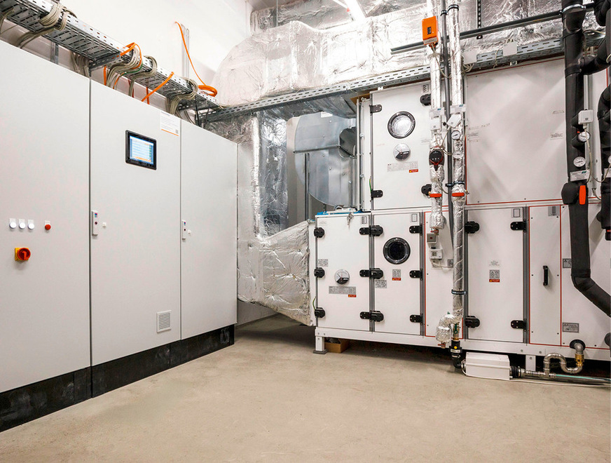 Kernstück der MSR-Technik für die Ausstellung „Wetterextreme“ ist der Automationsschwerpunkt ASP 12 in der Lüftungszentrale mit der Raumlufttechnischen Anlage. Auf den hier installierten Automationsstationen DDC4000 von Kieback&Peter liegen u.a. die Lüftungsregelung, die verschiedenen Brandabschnitte sowie die Schnittstelle zur Showtechnik und zu den Umluftkonvektoren.
