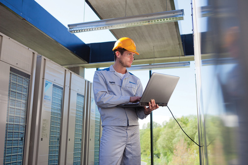 DAIKIN stellt ab sofort als alleiniger Anbieter von Kälte- und Klimaanlagen sowie Wärmepumpen die Füllmenge an R-410A sicher, die bei der Inbetriebnahme für seine gelieferten VRV Systeme benötigt wird.