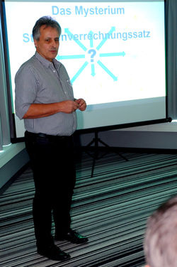 Vortrag über Stundenverrechnungssätze von Stephan Hofmann,  ehemaliger Schulleiter NKF Springe