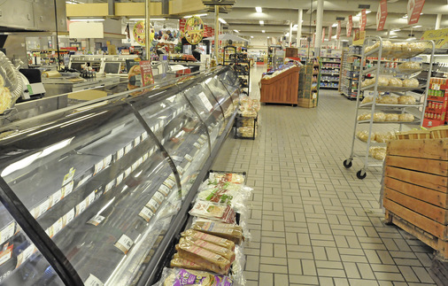 Die NK-Kühlregale im Foodbereich des Supermarkts. 