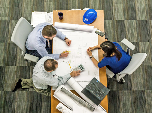 Im Rahmen der Installation einer dezentralen Lüftungsanlage mit hohem Schallschutzgrad  sollte eine Fachplanung durchgeführt werden.