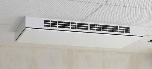 Ein zu 2/3 teilintegriertes Lüftungsgerätemodell fügt sich unauffällig in jeden Raum ein.