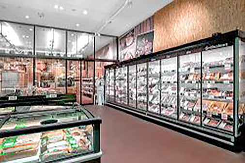 Die Kühlregale TectoDeck MD2 GD e-Novus halten im Metro-Markt in St. Pölten unter anderem Fleisch, Wurst und Käse frisch.