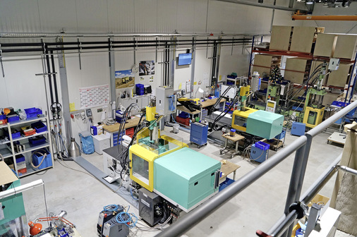 Kunststoff-Spritzmaschinenhalle im Werk 2