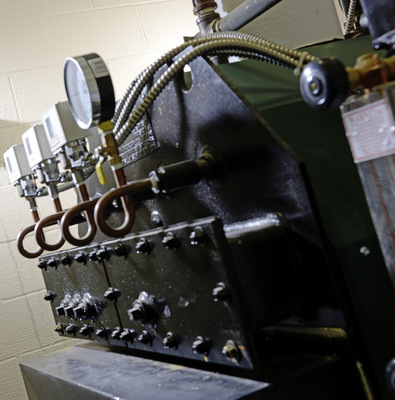 Zumindest ein Leckdetektor muss in jedem Kälte­maschinenraum oder durch Personen betretbaren Raum installiert werden.