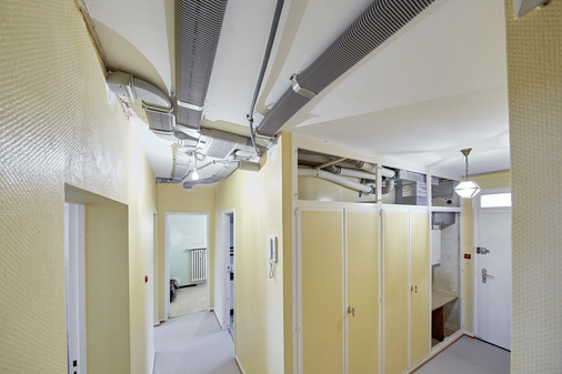 Die größte Herausforderung bei der Installation des Lüftungssystems war der Faktor Platz. Deshalb wurde ein Kompakt-Lüftungssystem mit Luftverteilung unter der abgehängten Decke gewählt.