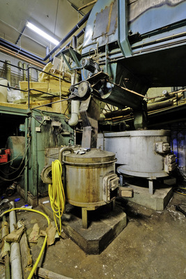 Im alten Kellerraum der Lodge befindet sich die vorherige Holzverbrennungsanlage, die die Gebäude der Siedlung fast 47 Jahre lang beheizt hat.