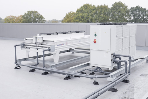 Die auf dem Dach platzierten Freikühler arbeiten bei bis zu 14 Grad Außentemperatur mit 100 Prozent ihrer Leistung.